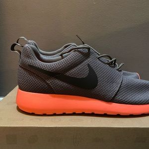 NIKE ROSHERUN SIZE 11